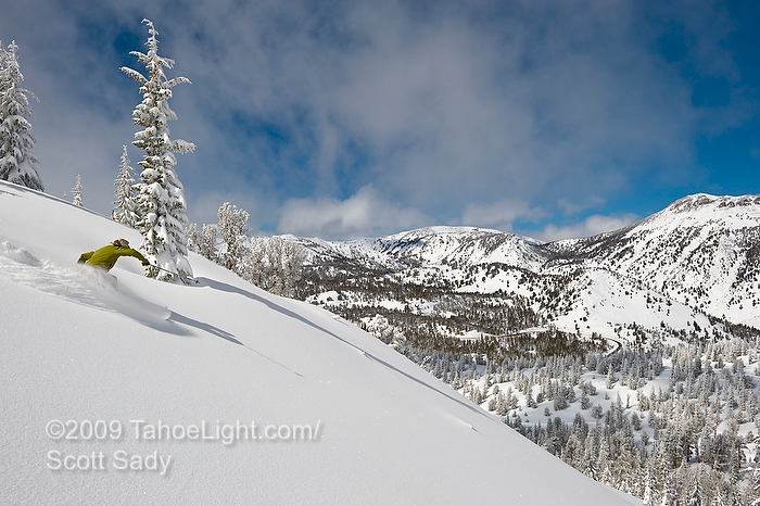 008rose_powder_ski_image22_dsc3908 image of deep powder skiing on the boundaries of mt rose ski tahoe