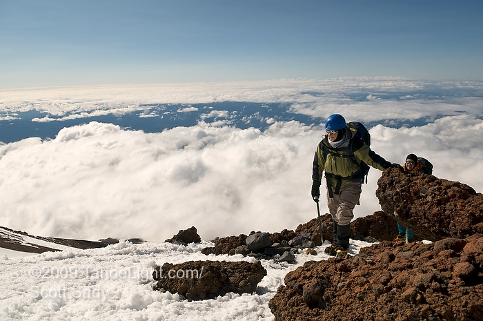 mt_shasta_climb_681 Snow coverage was thin on Misery hill. Not much for skiing but great for views of the valley full of clouds.