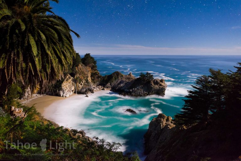 McWay falls im Big Sur photographed at night