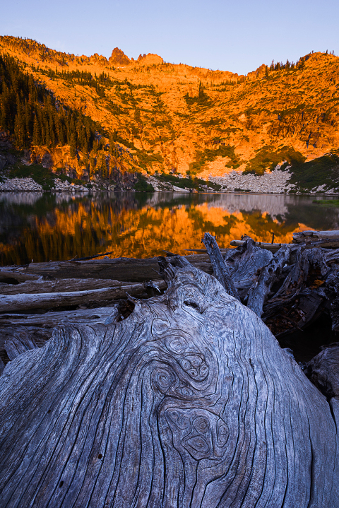 Granite lake has some really nice and large campsites, and there were few people in site when we got there, but you can tell people horse pack in there from the trail head 5 miles further down. Little of interest photographically at the lake itself, but I found this funky log during the morning sunrise.